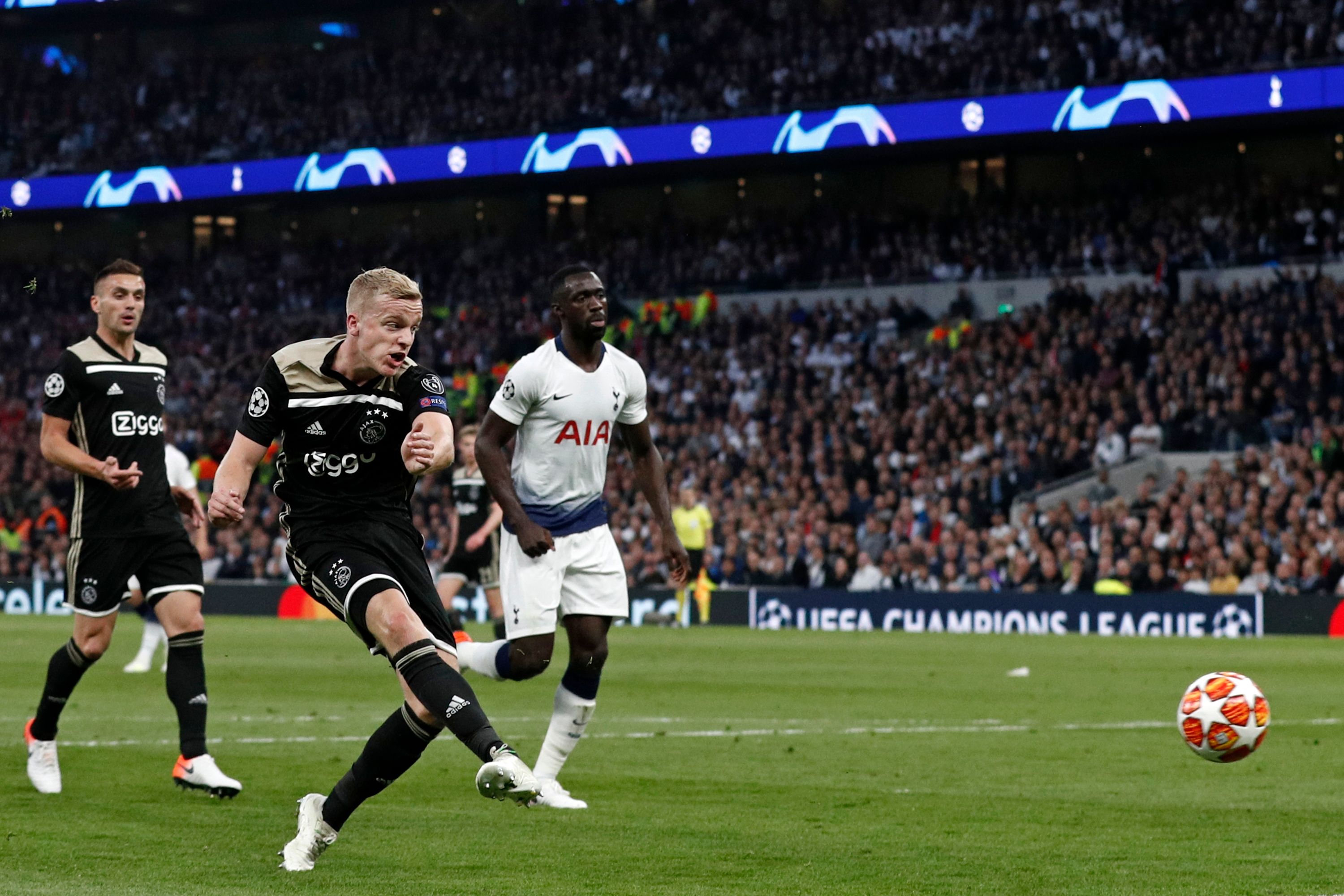 Donny van de Beek Tottenham Hotspur Ajax UEFA Champions League 04/30/19