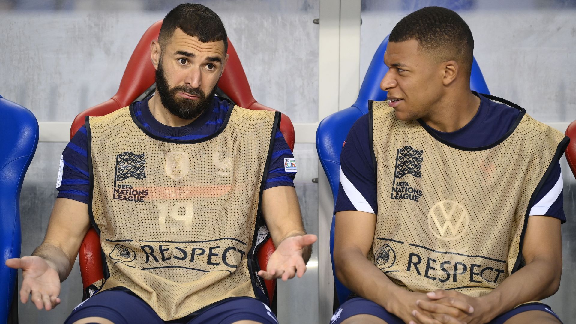 Equipe de France Benzema Mbappé banc des remplaçants