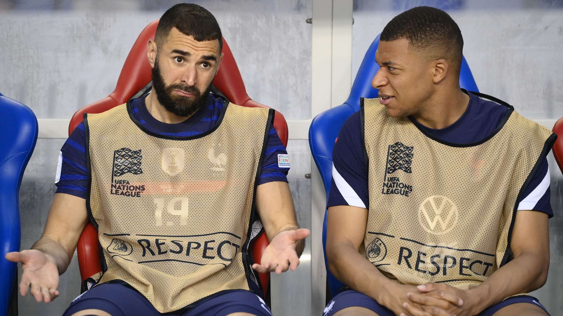 Equipe de France Benzema Mbappé banc des remplaçants