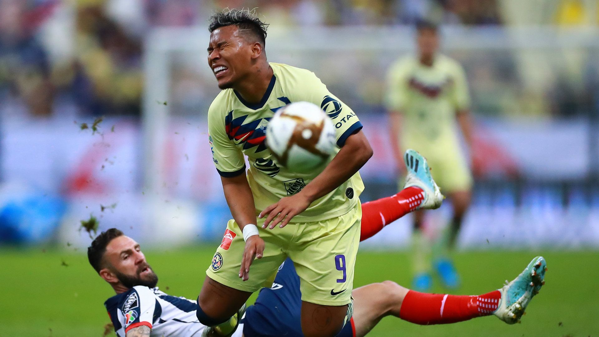 Roger Martínez América 220120