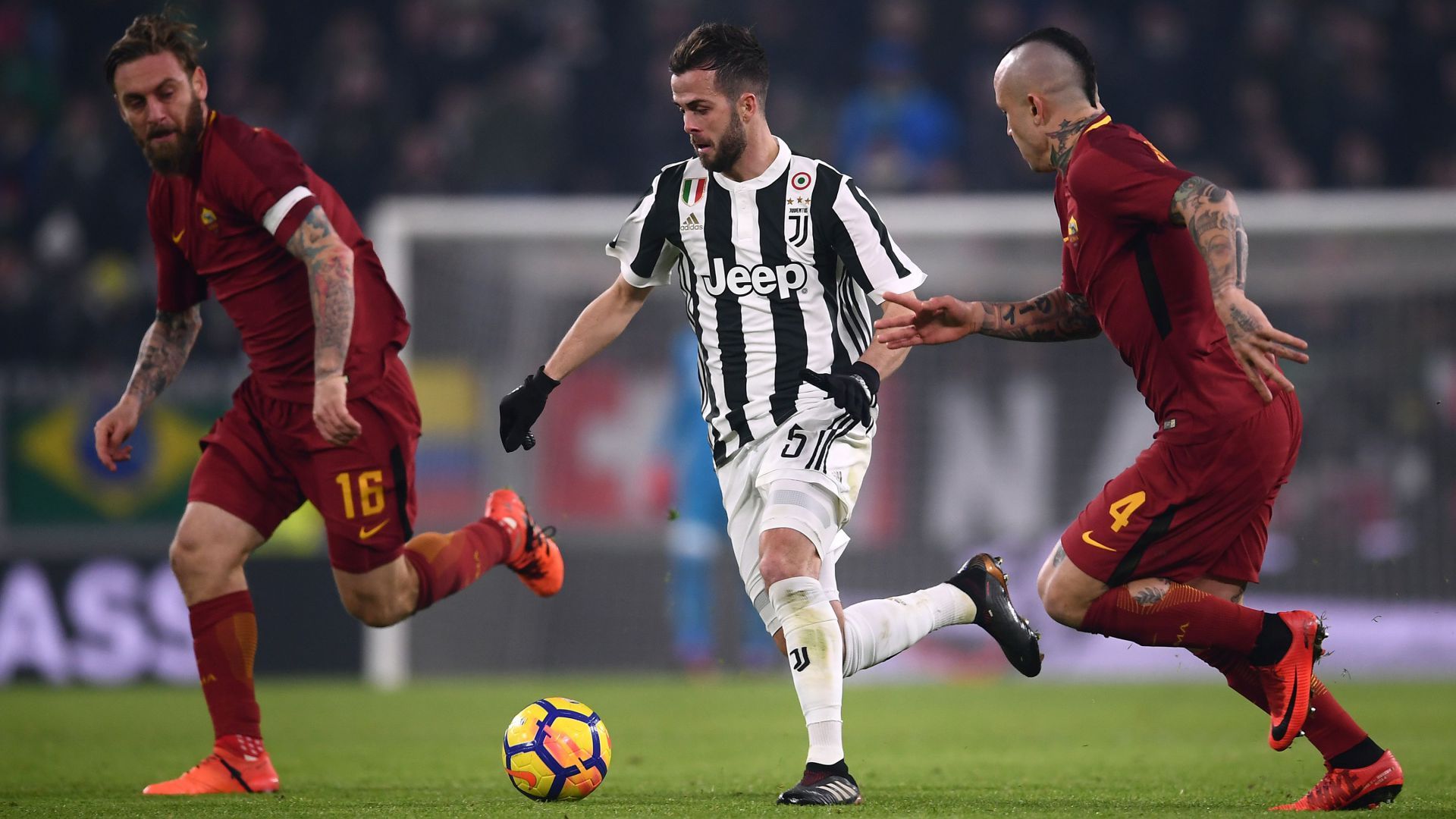 Pjanic Nainggolan - Juventus Roma