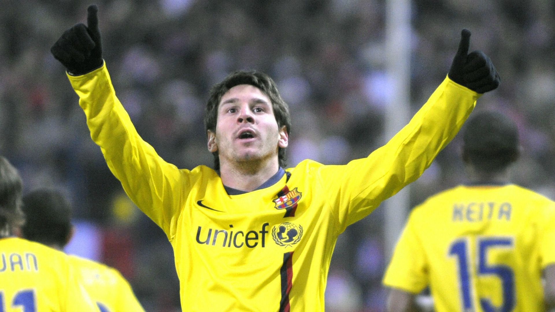 Fans opposition standing ovation