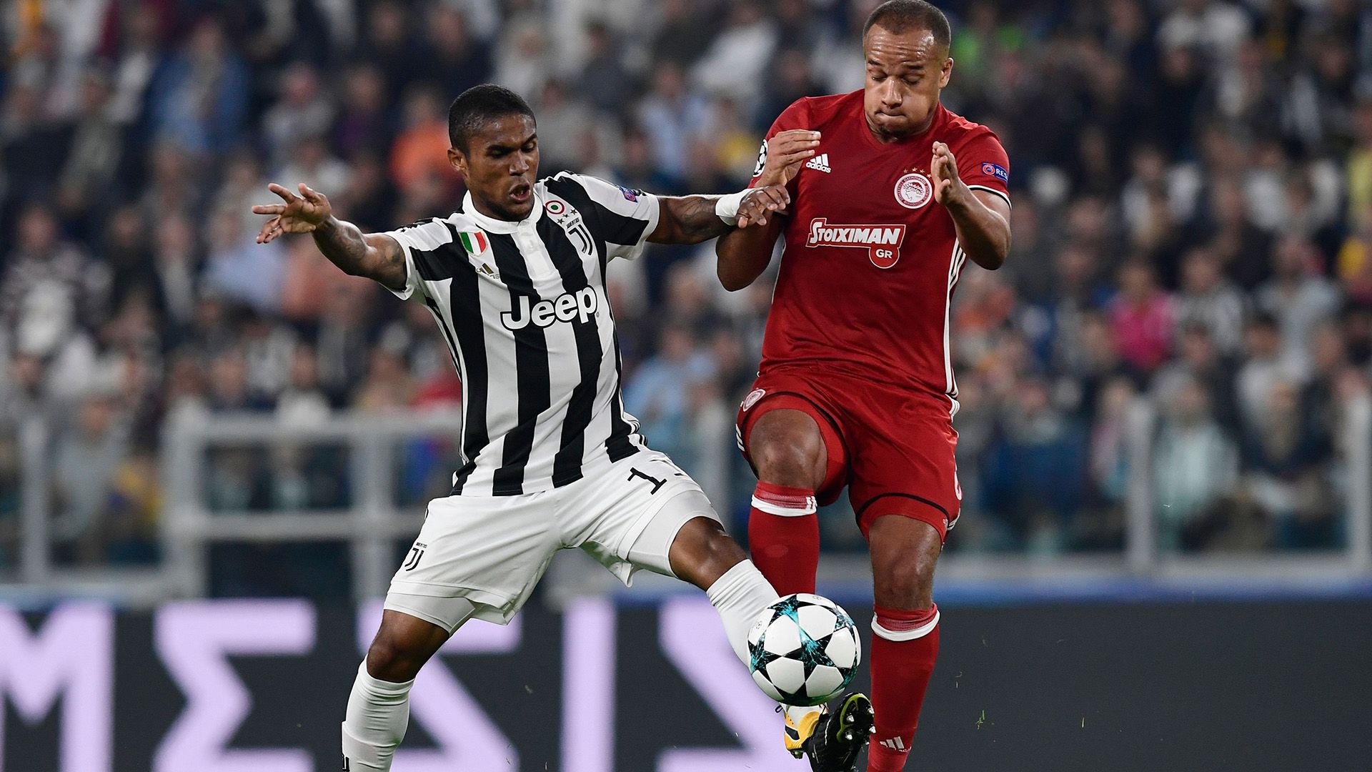 Douglas Costa Juventus Olympiacos Champions League
