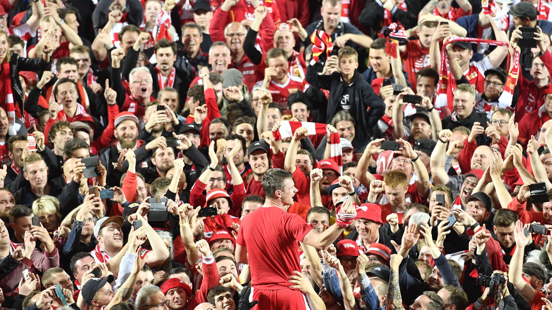 vfb stuttgart union berlin relegation 27052019 270519 platzsturm