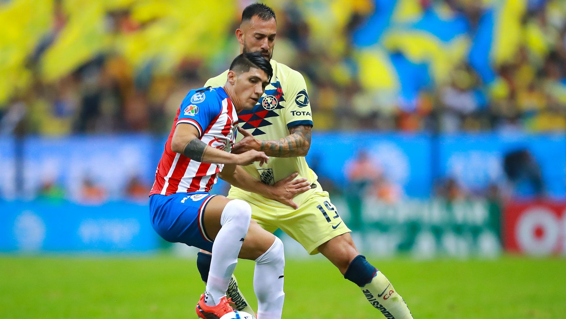 Alan Pulido Emmanuel Aguilera Chivas vs América Apertura 2019
