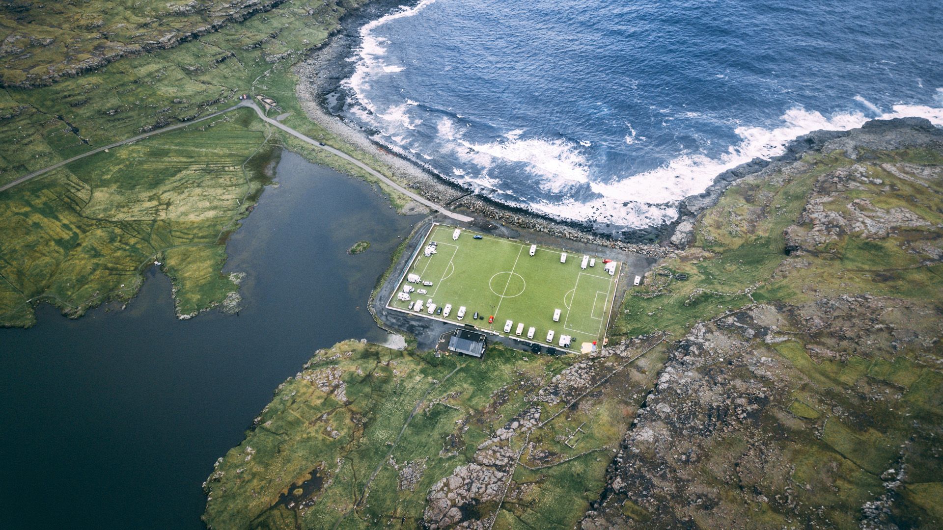 Eiði Stadion_Eiði_Färöer_unsplash