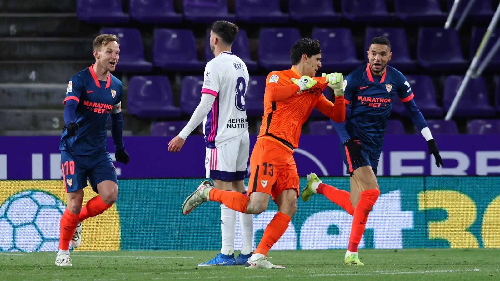 Bono, Valladolid vs. Sevilla