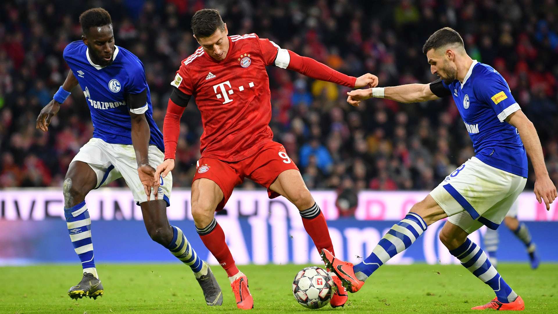 SALIF SANE SCHALKE ROBERT LEWANDOWSKI BAYERN MÜNCHEN