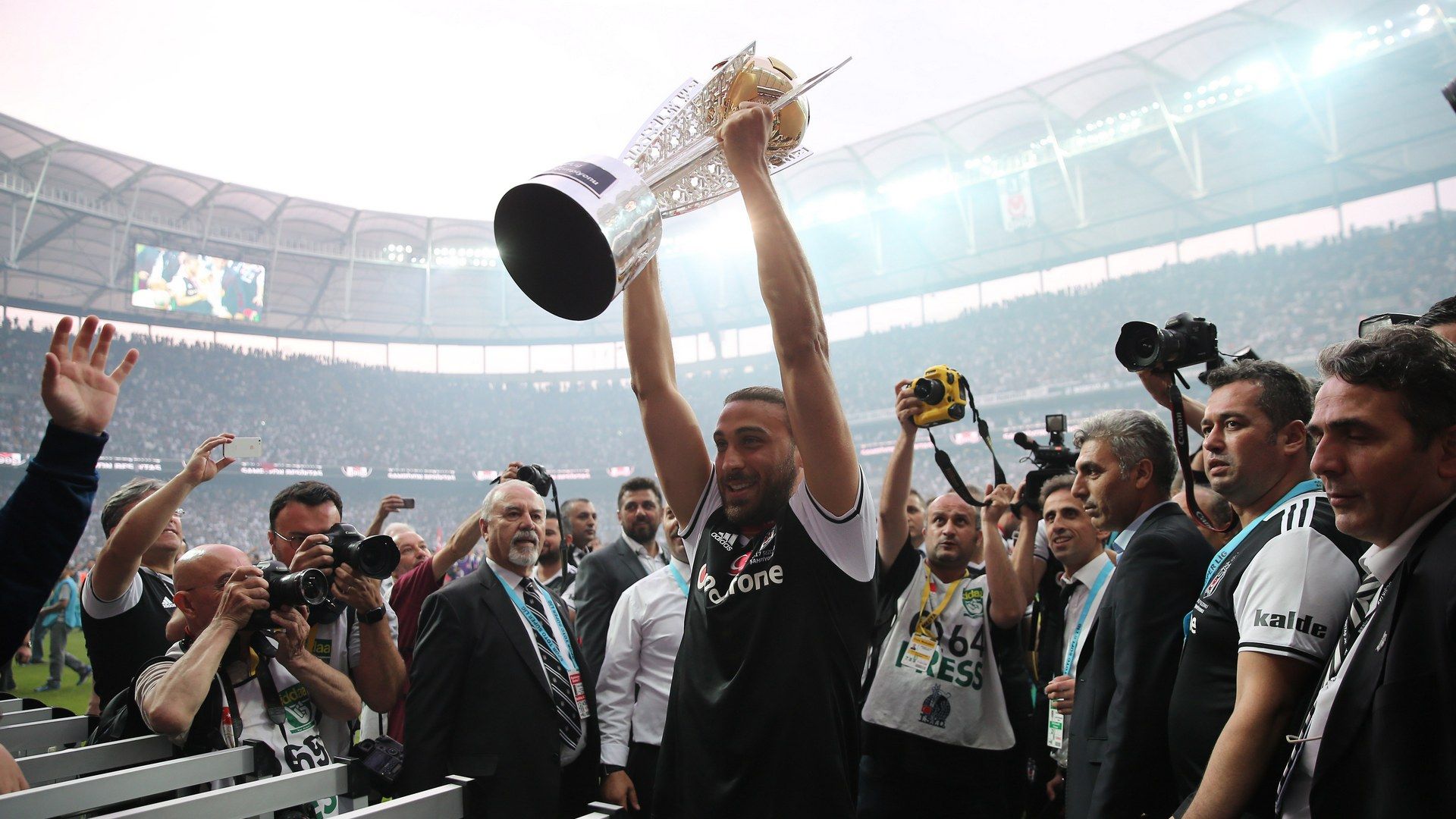 Cenk Tosun Besiktas champions celebration