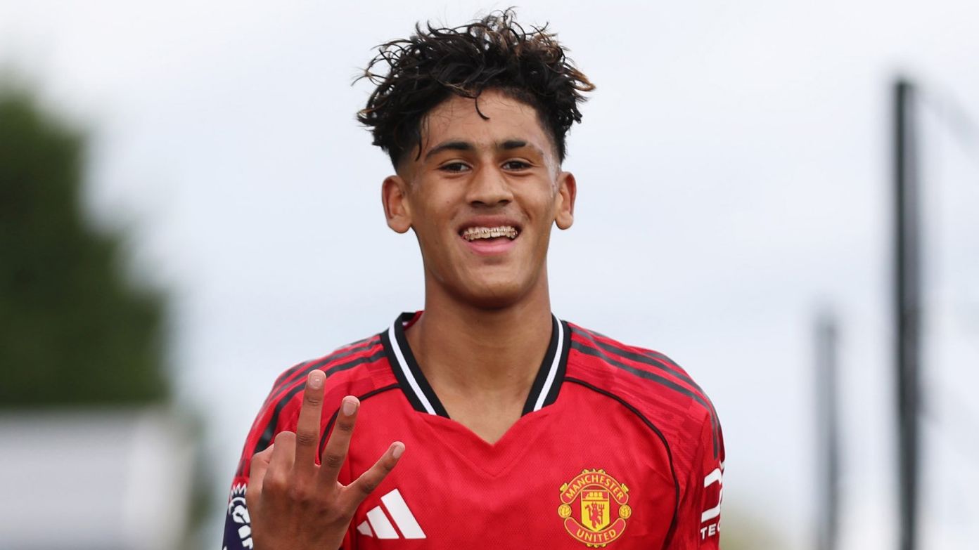 Ruben Amorim promotes 15-year-old 'Kid Messi' into Man Utd first-team  training as Red Devils look to keep wonderkid JJ Gabriel | Goal.com Nigeria