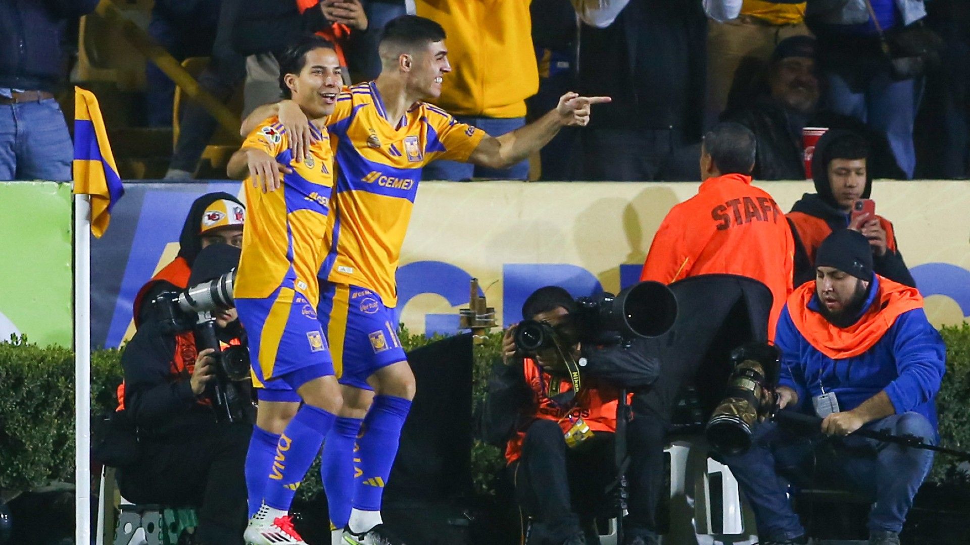 Diego Lainez Juan Brunetta Tigres Clausura 2025 Liga MX