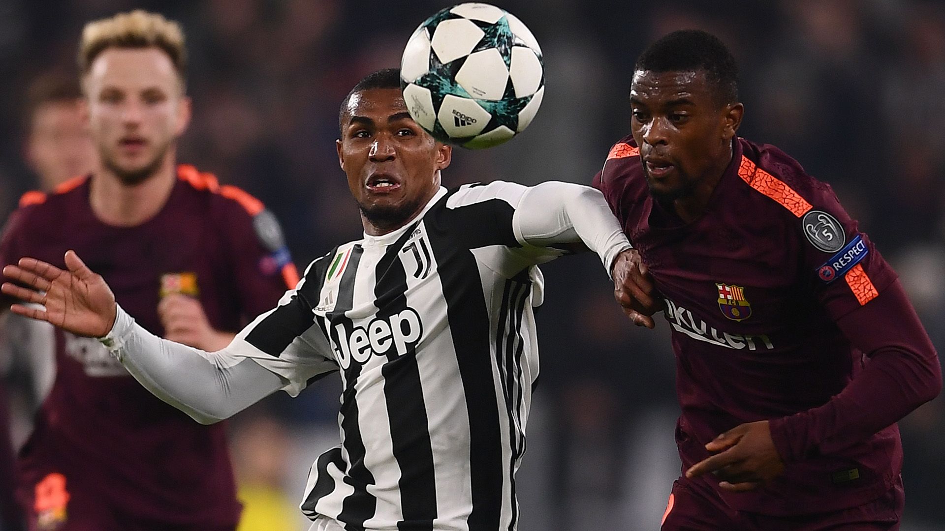 Douglas Costa Juventus Barcelona Champions League