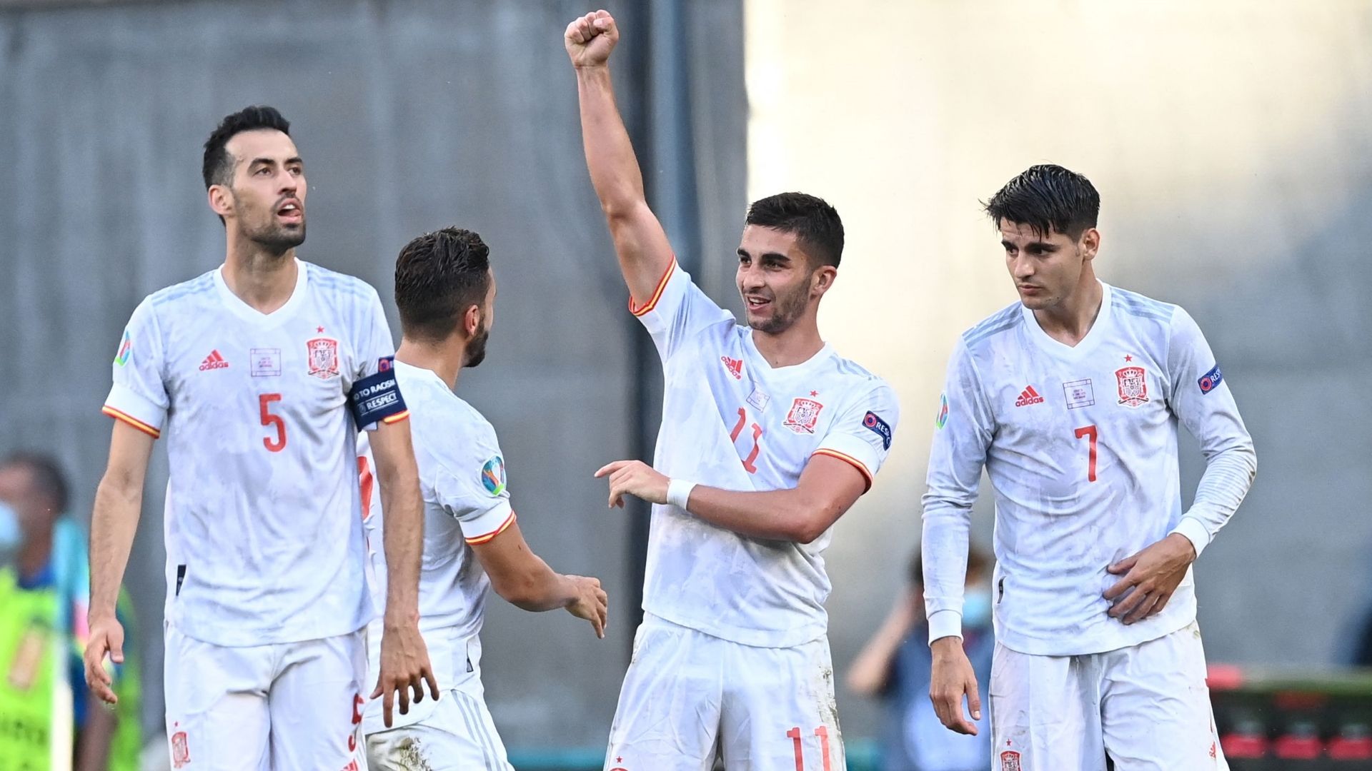 Spain celebrate Ferran Torres goal vs Croatia, Euro 2020