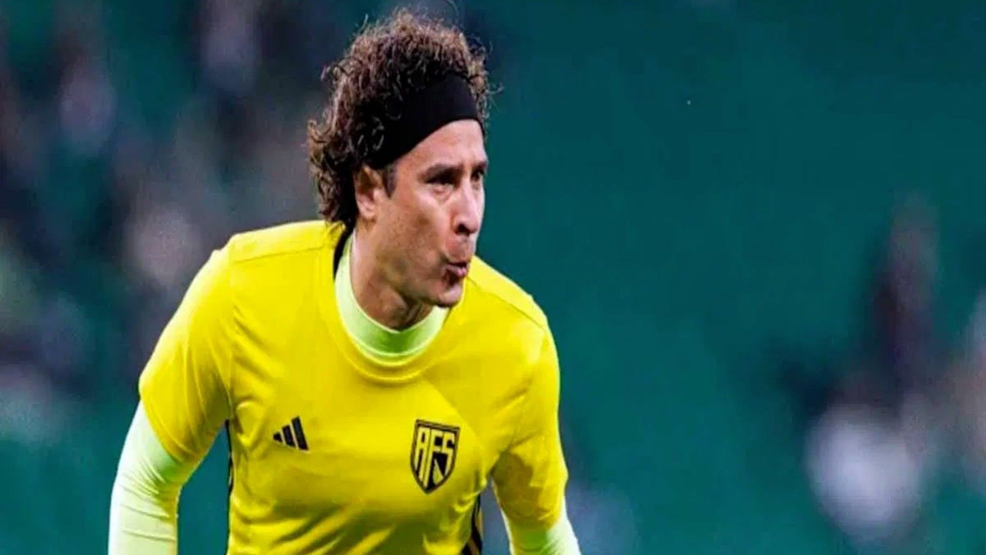 Guillermo Ochoa AVS SAD