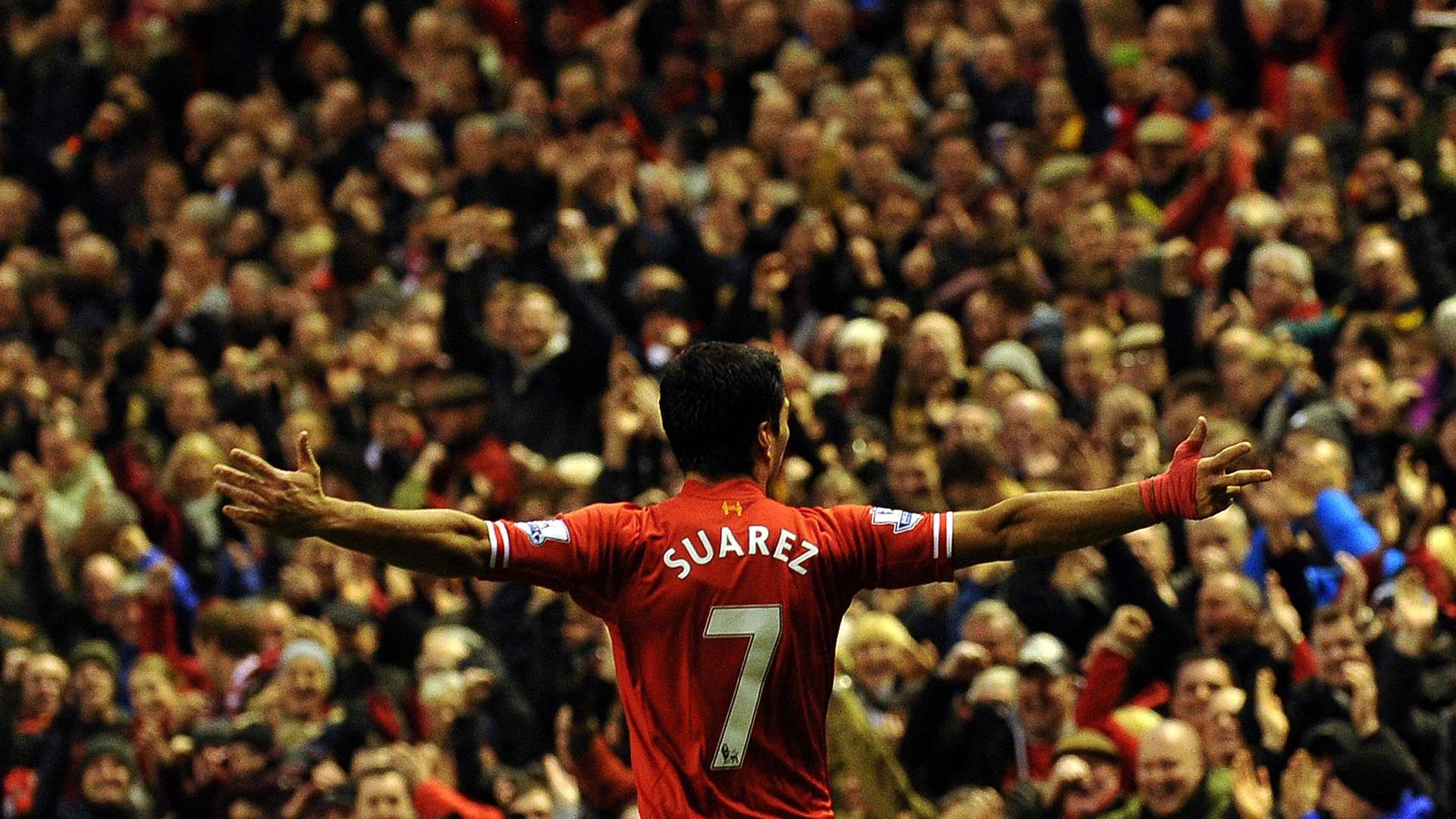 Luis Suárez Liverpool Anfield crowd 01012014