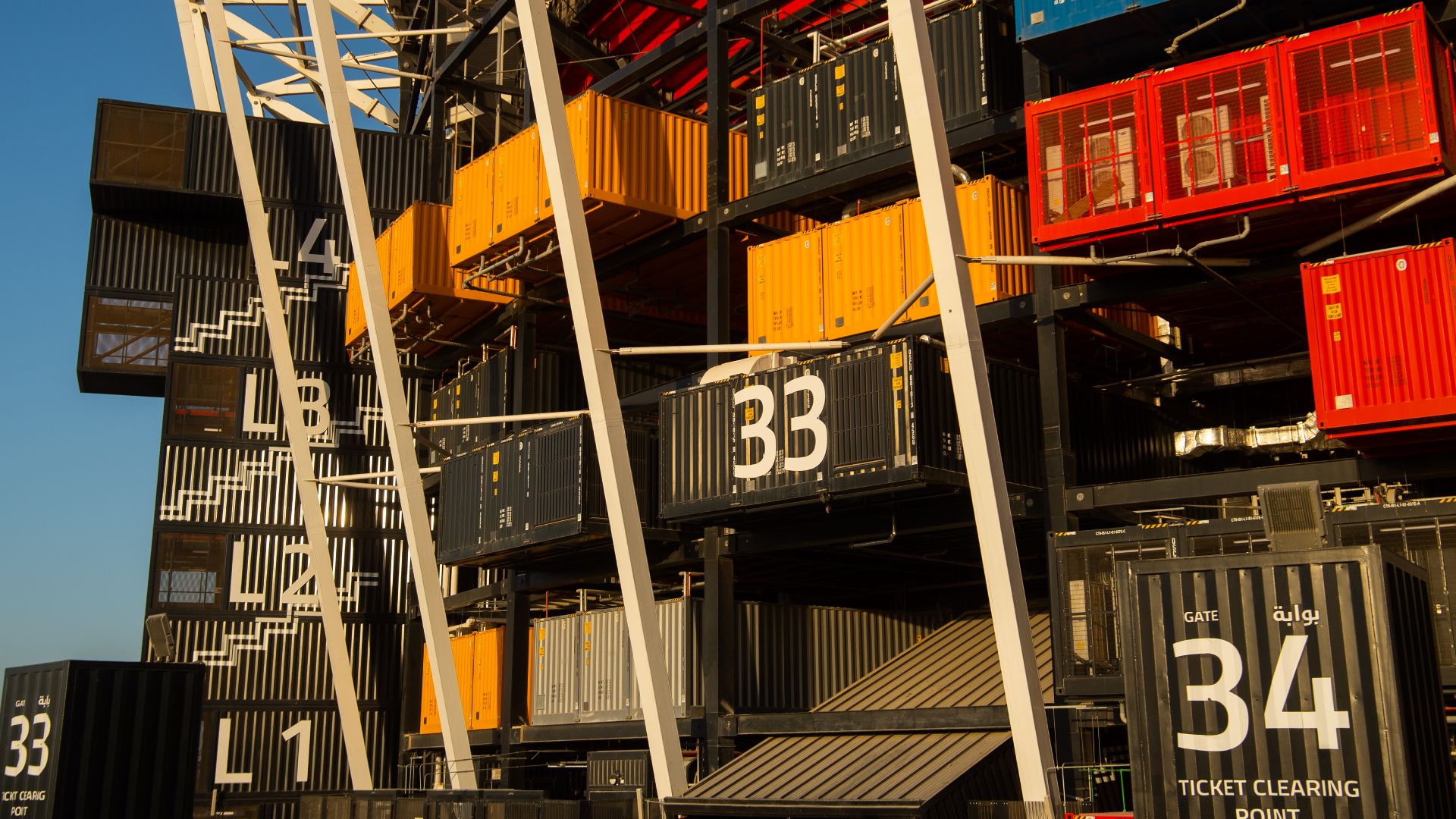 Stade 974 extérieur containers Coupe du monde 2022