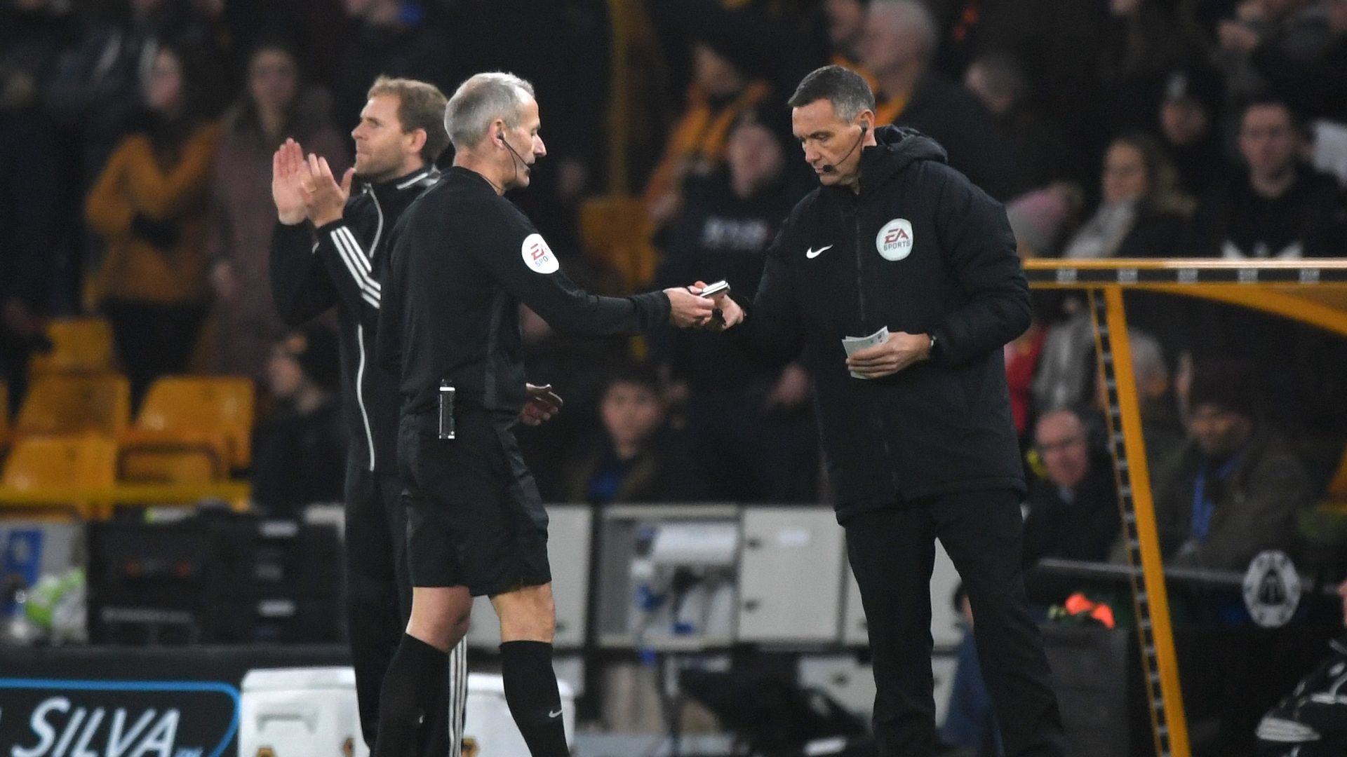 Wasit keempat di sepakbola