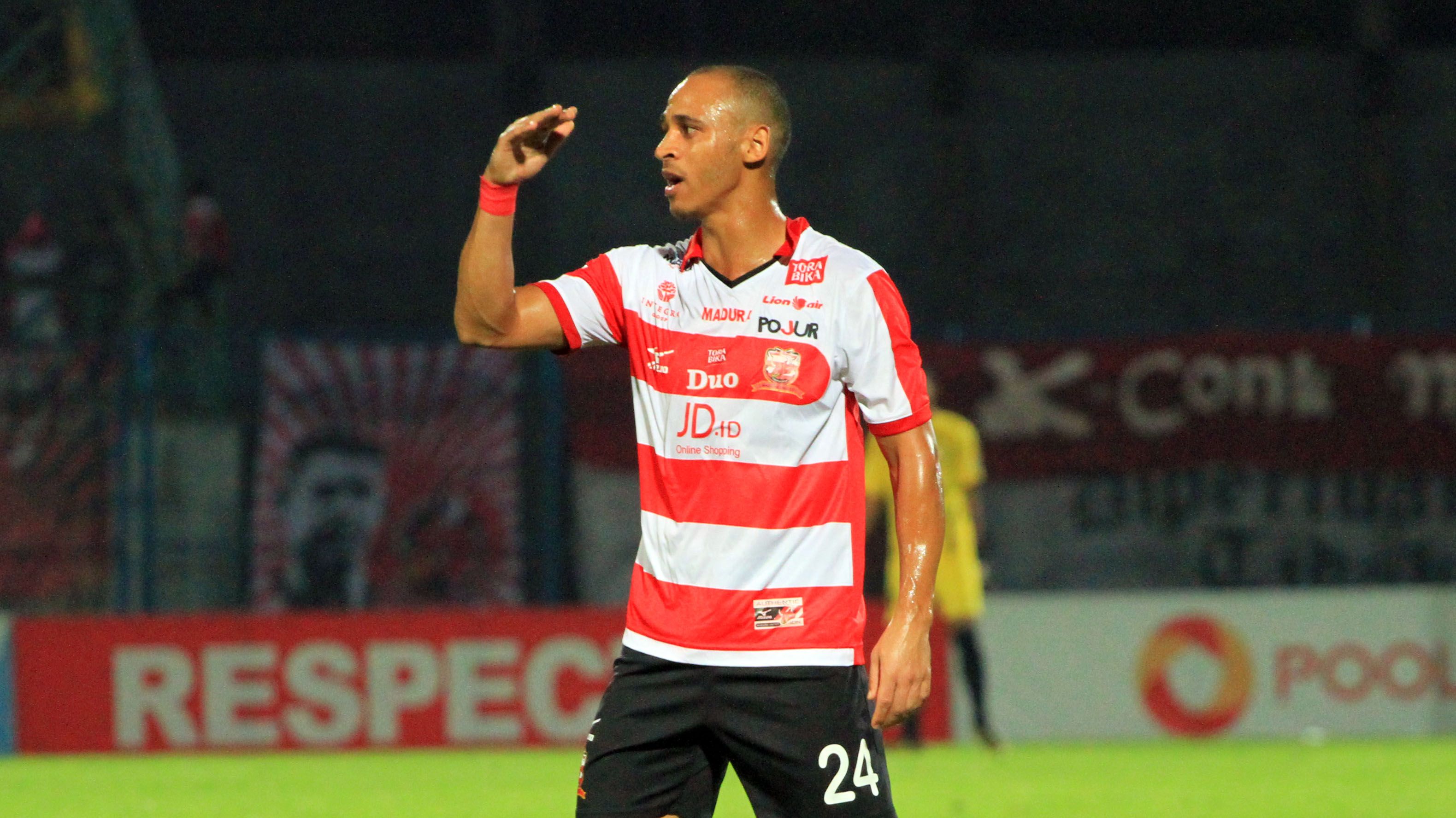 Peter Odemwingie - Madura United