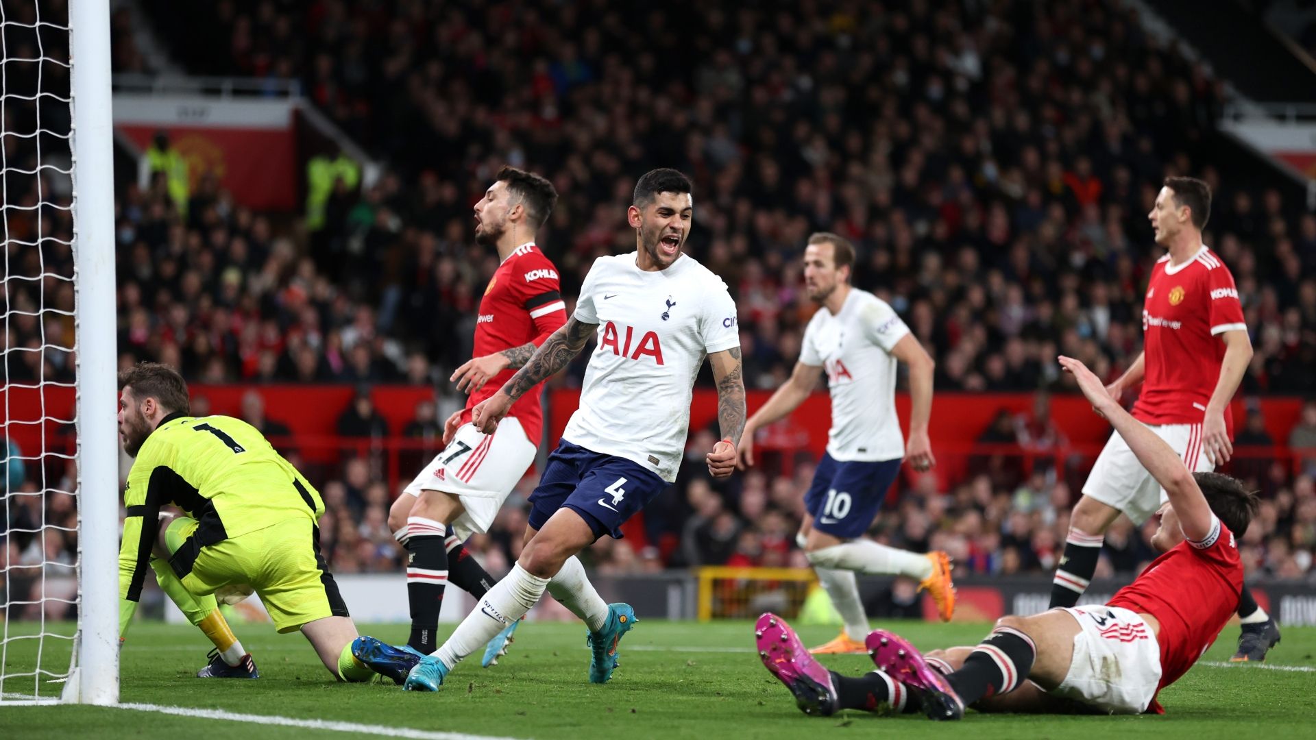 Harry Maguire Cristian Romero Manchester United Tottenham 2021-22