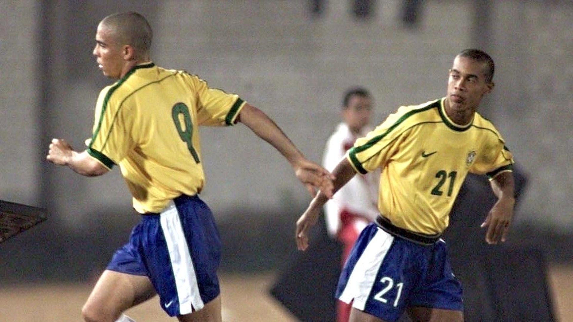 Samir Nasri: Duo Brasil Ronaldo & Ronaldinho Tak Akan Bisa Kalahkan Lionel Messi & Cristiano Soalnya…