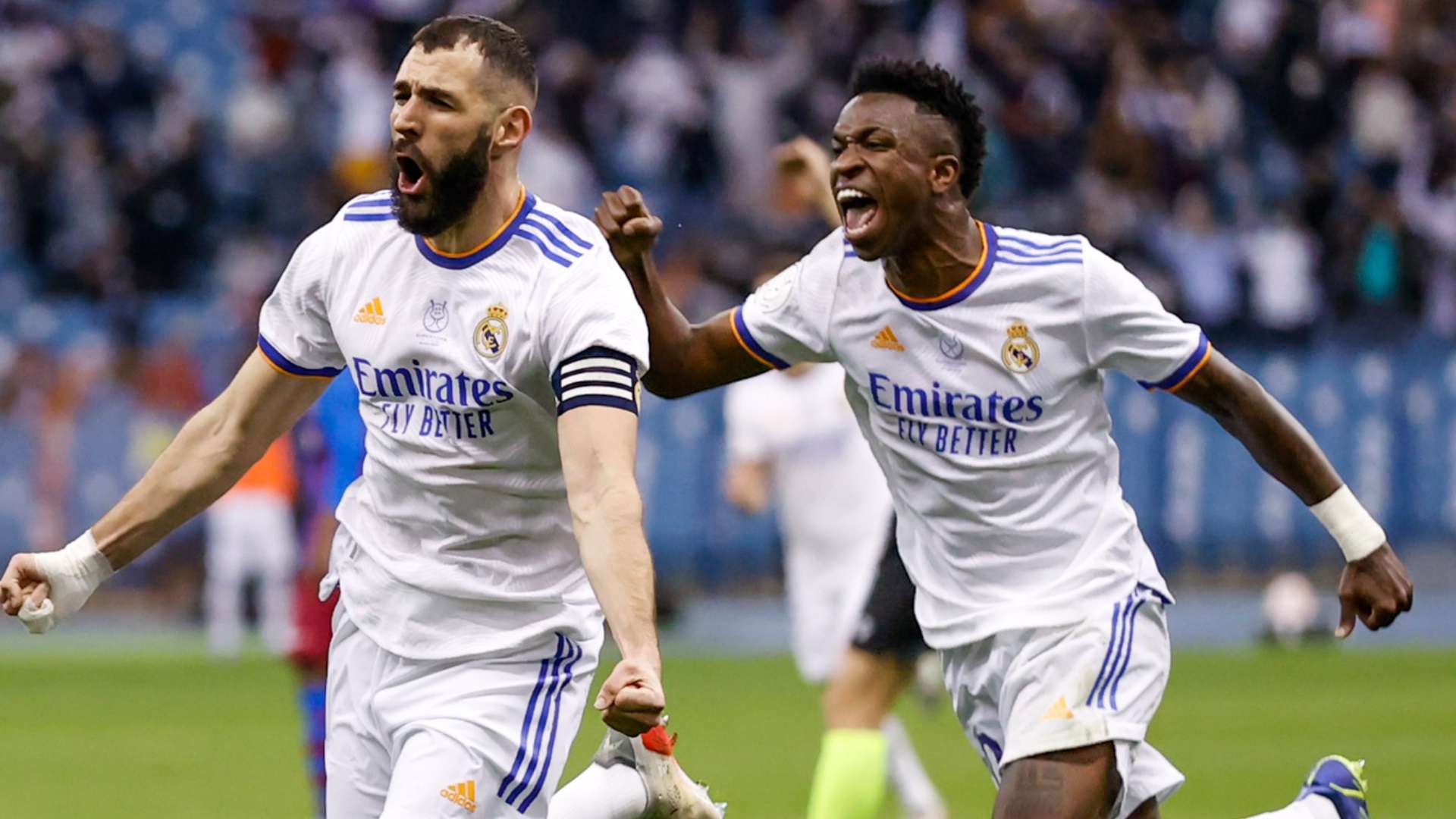 Benzema e Vinícius Júnior comemoram gol pelo Real Madrid na temporada 2021/22