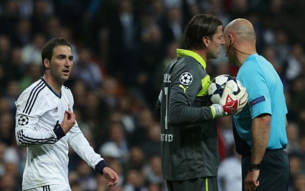 Gonzalo Higuaín, Howard Webb, Roman Weidenfeller | Real Madrid v Borussia Dortmund | UCL