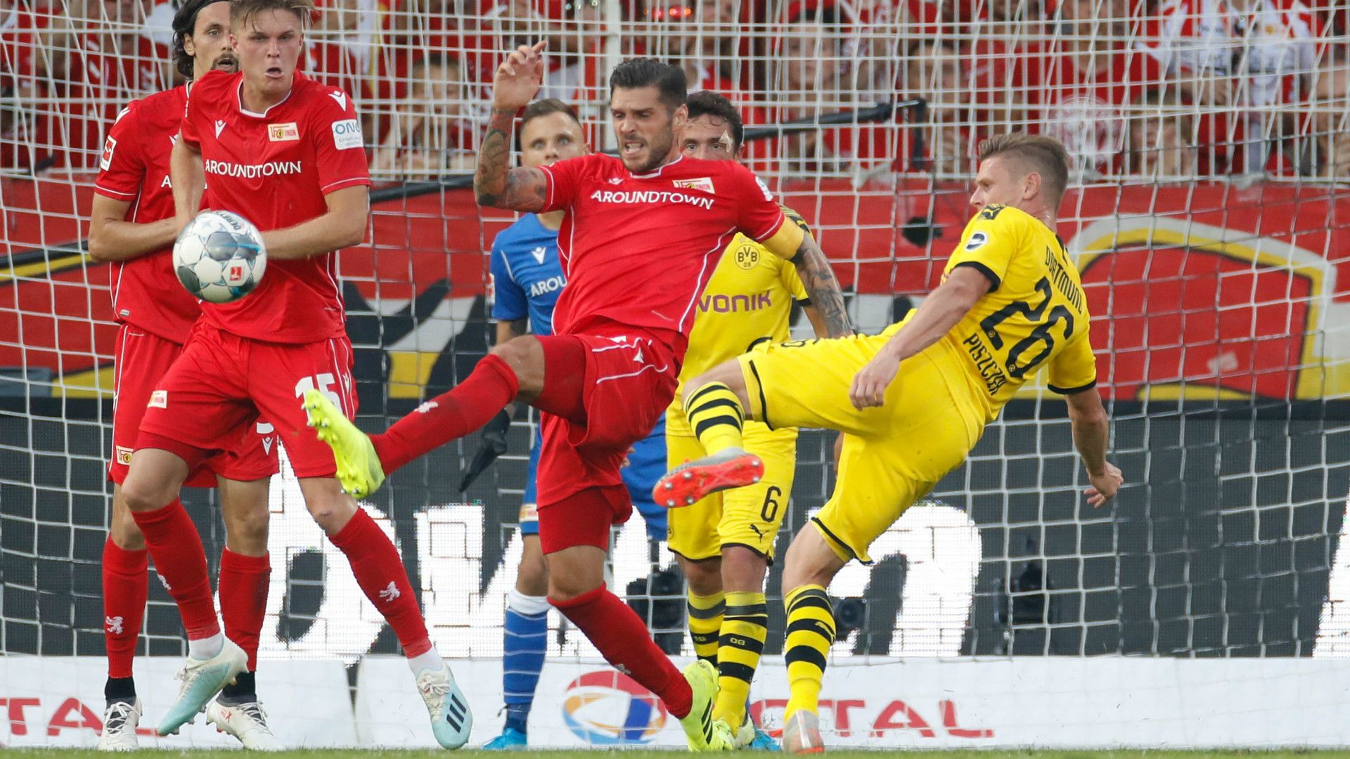 LUKASZ PISZCZEK BORUSSIA DORTMUND BUNDESLIGA 31082019