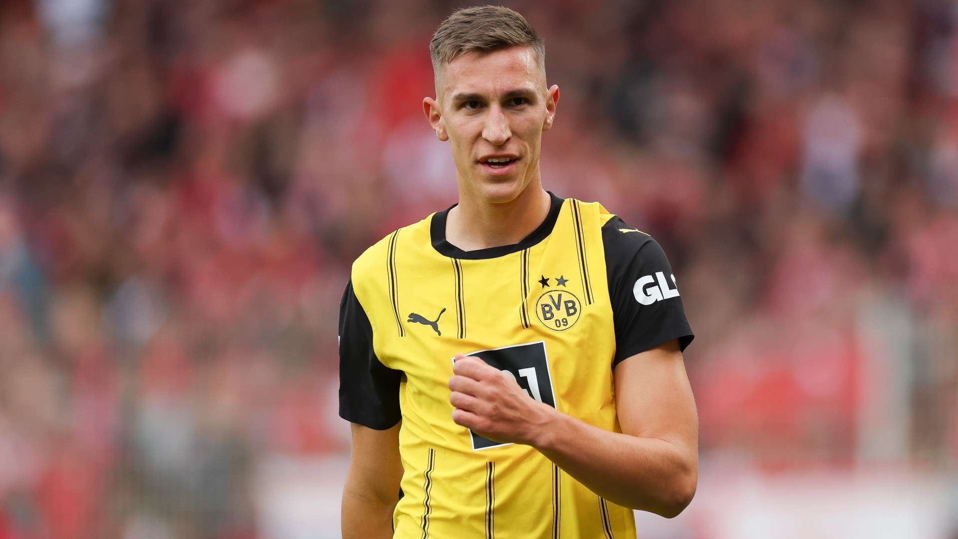 Nico Schlotterbeck of Borussia Dortmund reacts