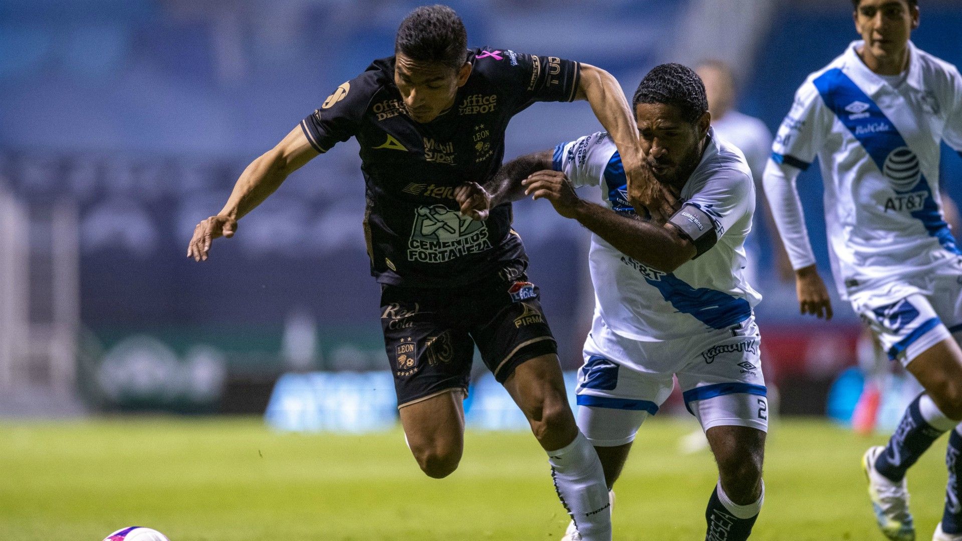 Ángel Mena León 231020