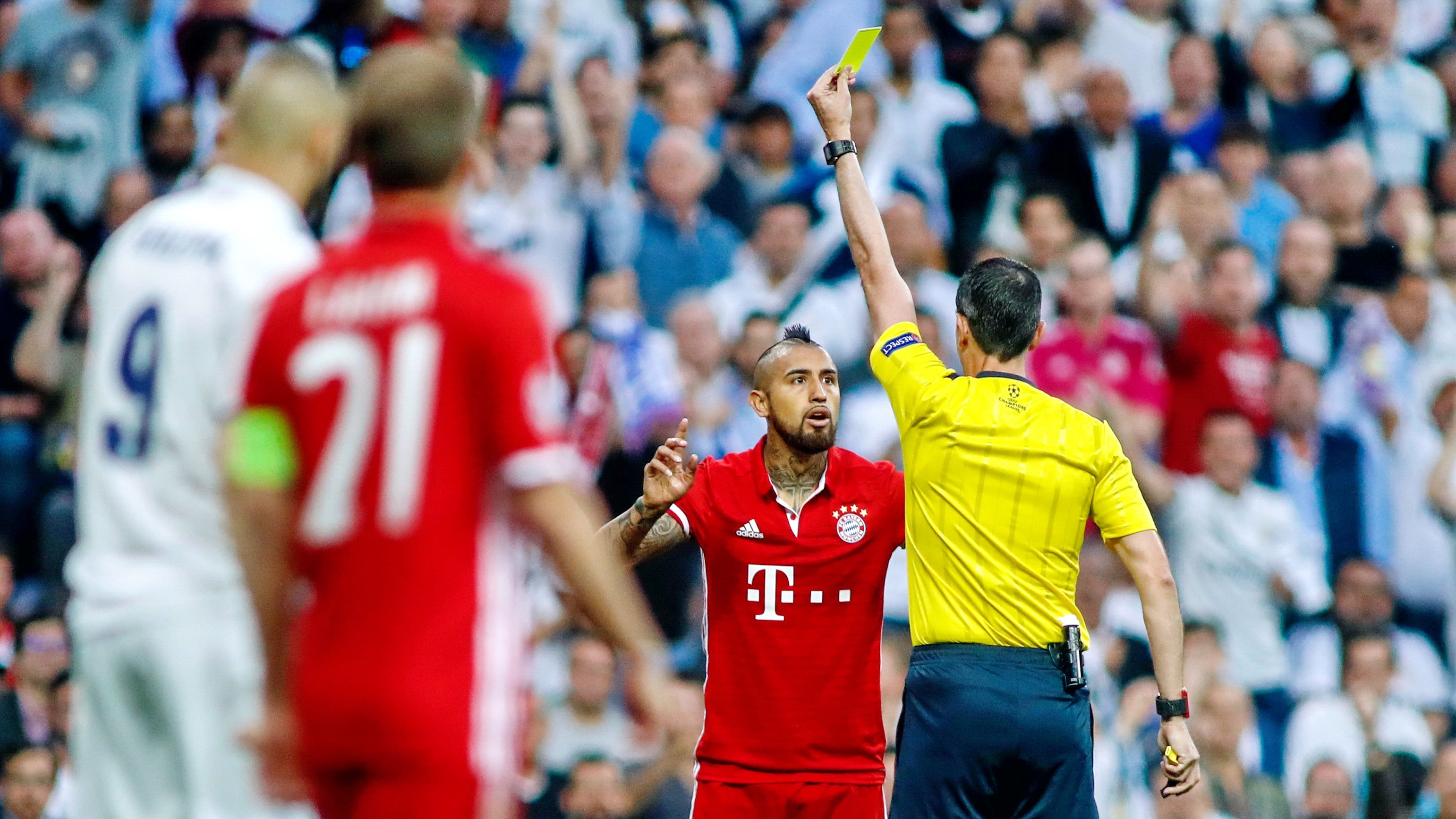 Arturo Vidal Bayern Munich Viktor Kassa Champions League