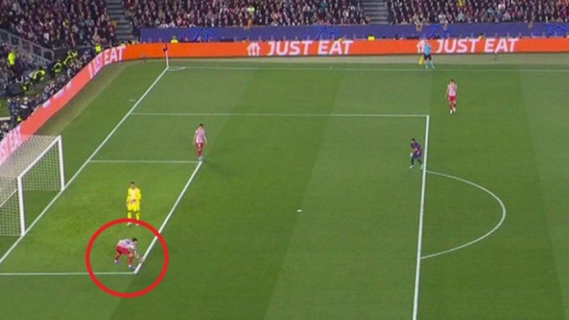 Marc Pubill Atletico Madrid Barcellona 2026 tocco mano 16.9