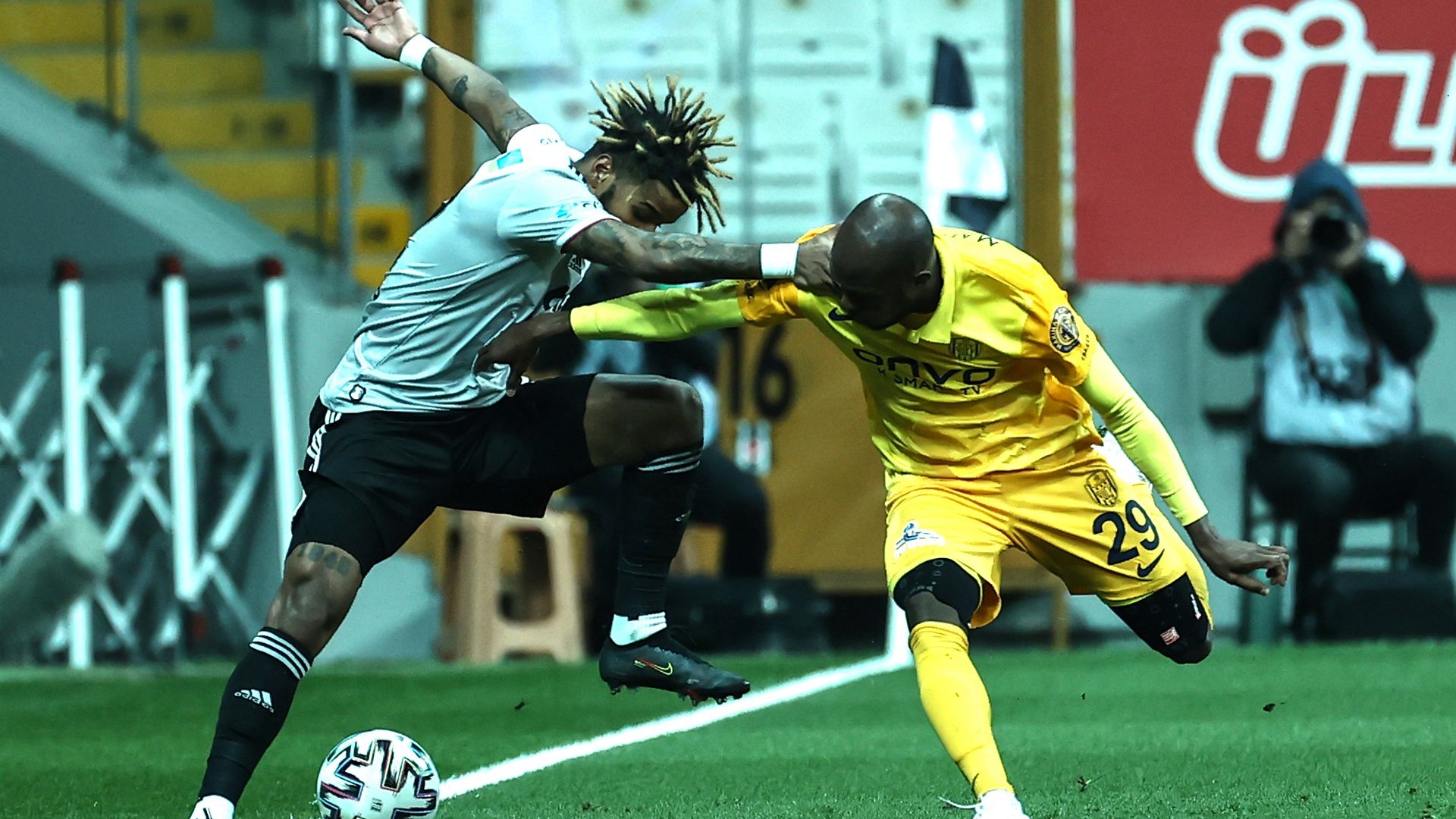 Valentin Rosier Geraldo Beşiktaş Ankaragücü 04162021