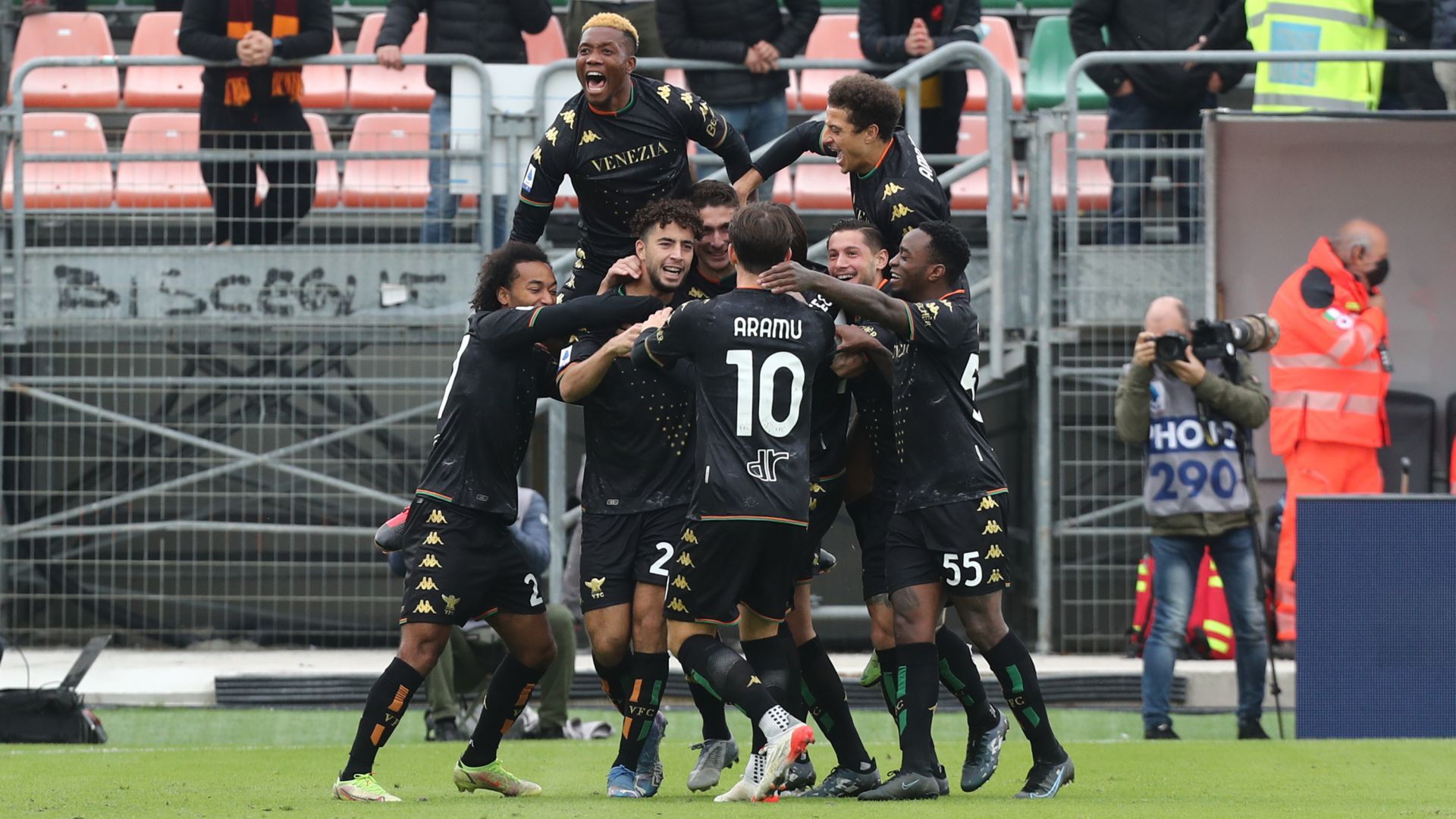 Venezia players celebrating Venezia Roma Serie A