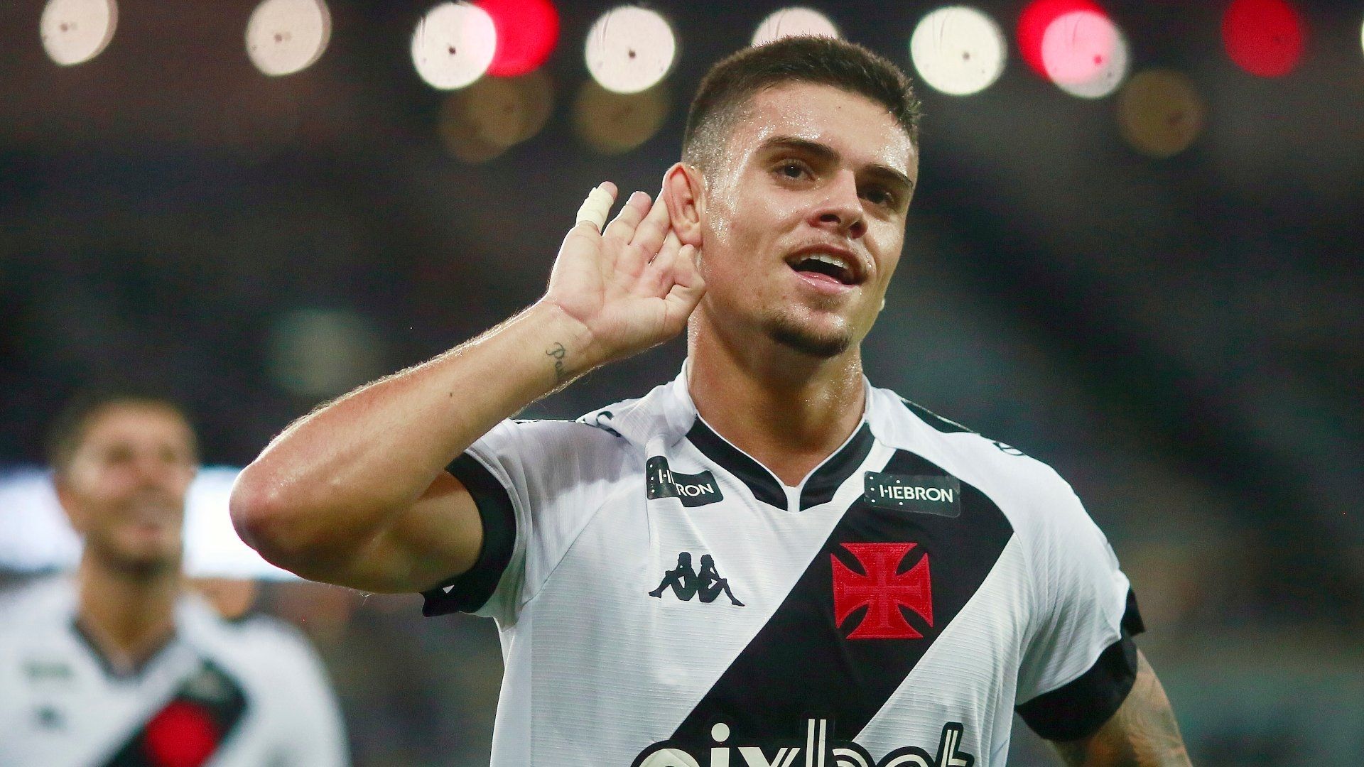 Gabriel Pec, do Vasco, comemora gol na temporada 2023