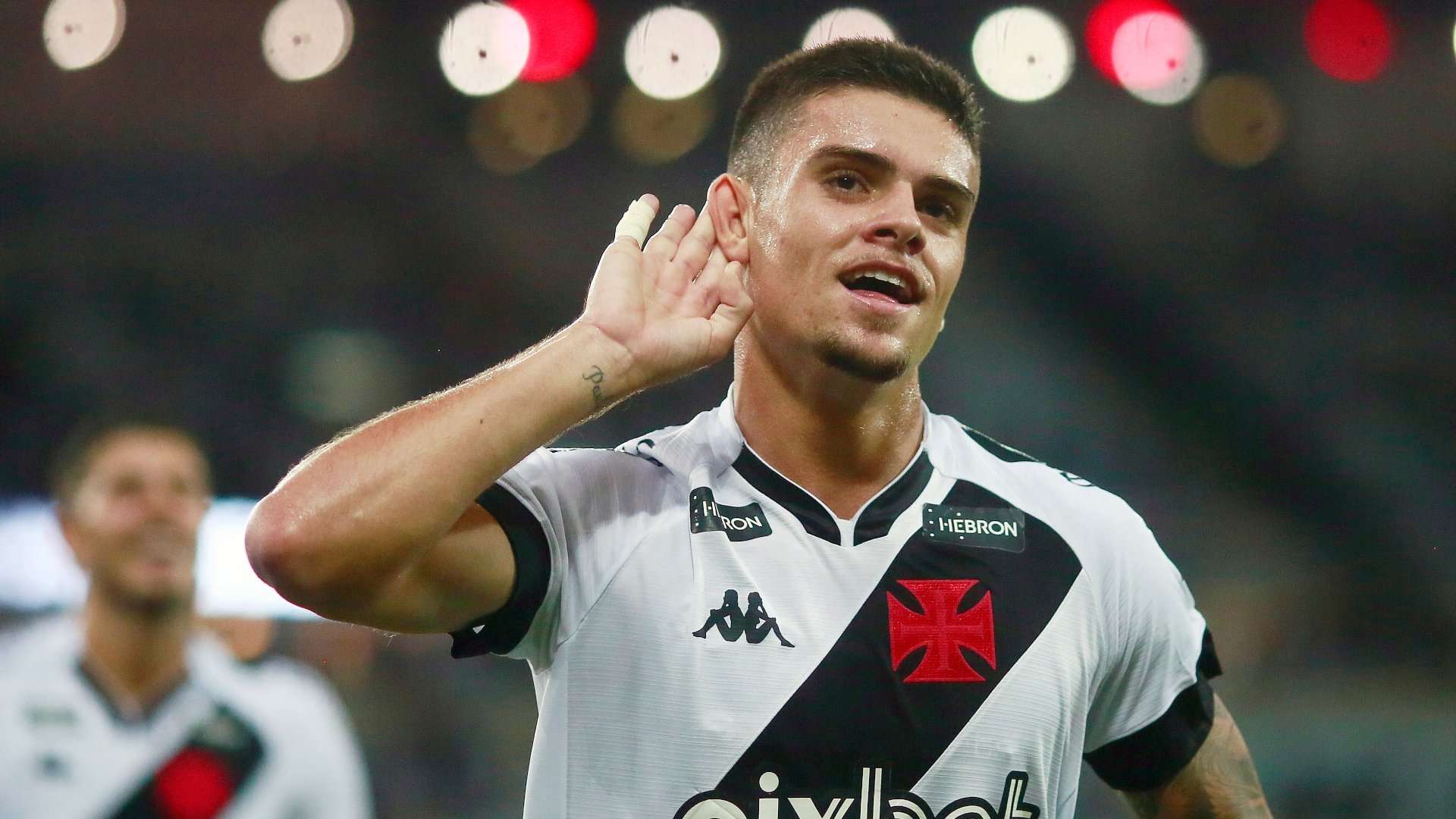 Gabriel Pec, do Vasco, comemora gol na temporada 2023
