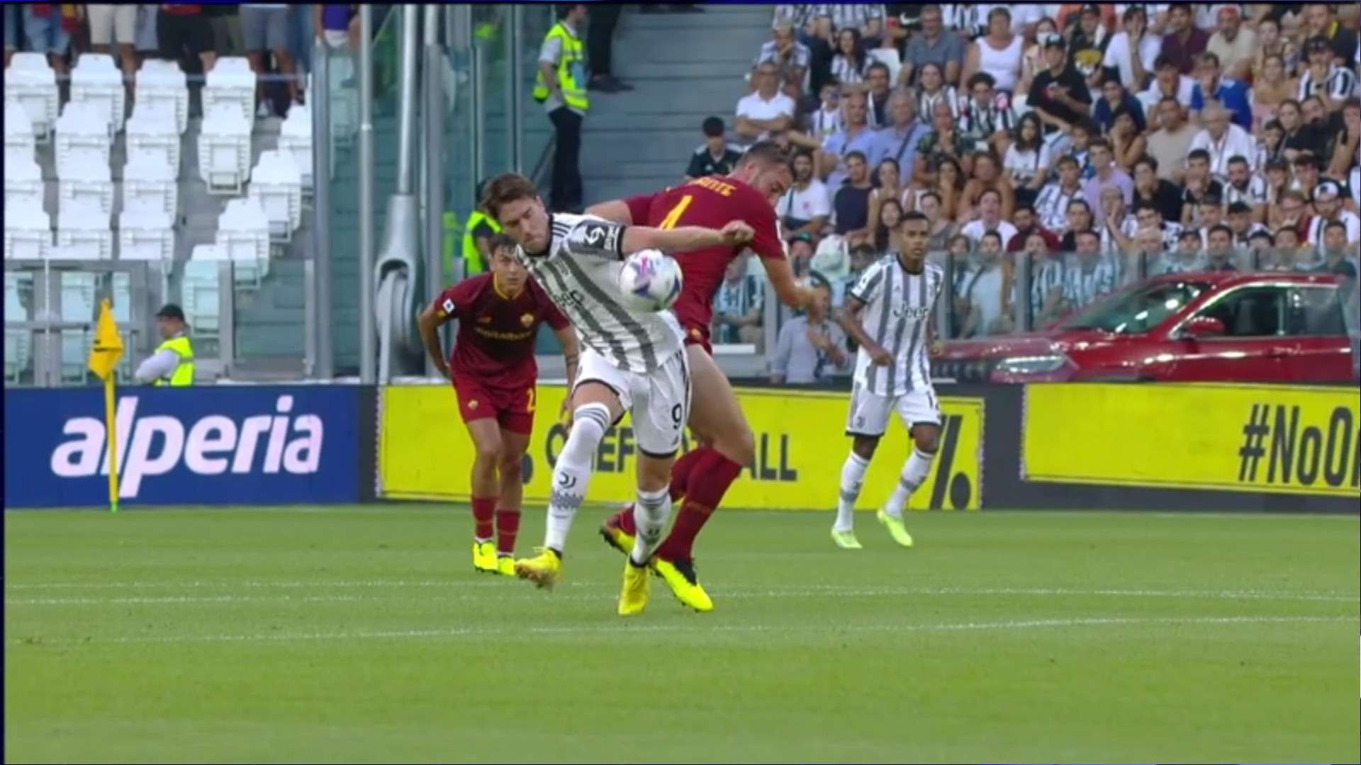 Juventus Roma mano Vlahovic