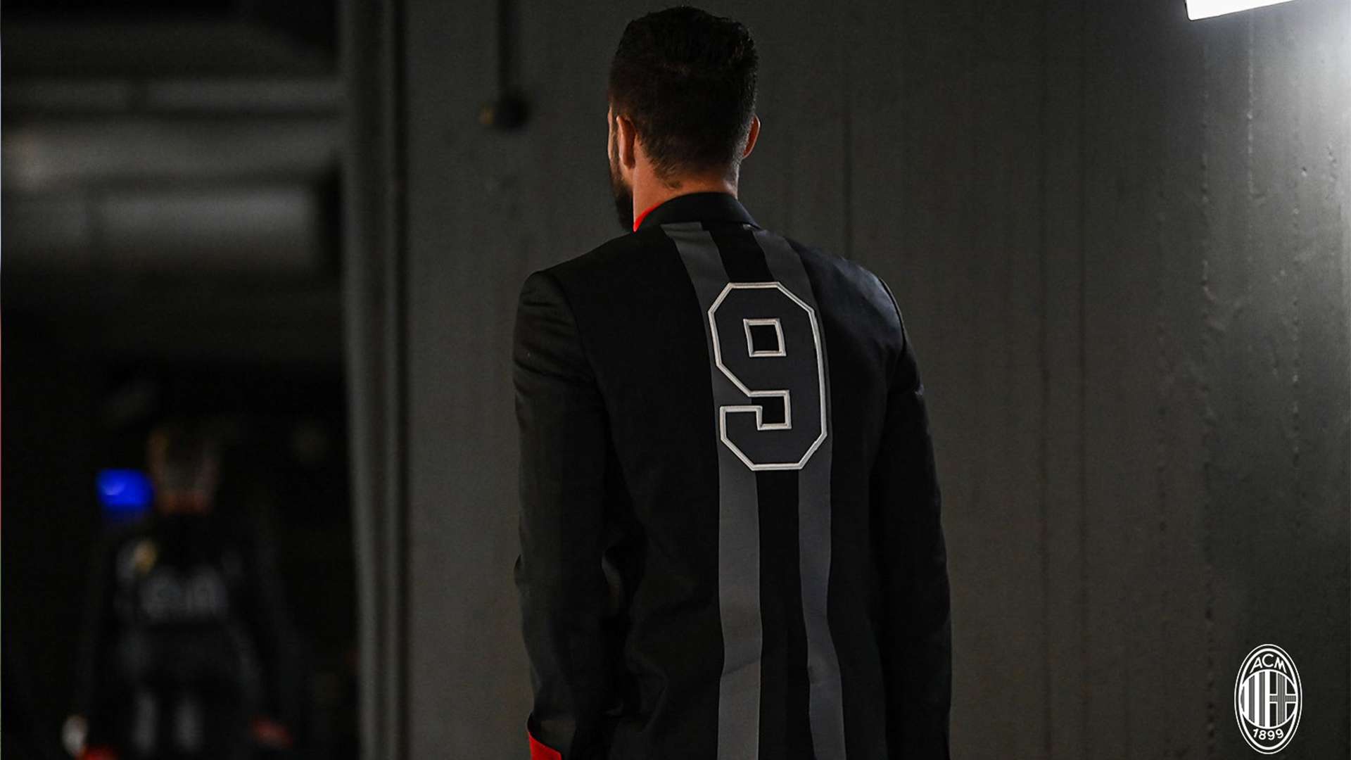 Off White x AC Milan formalwear - Giroud 