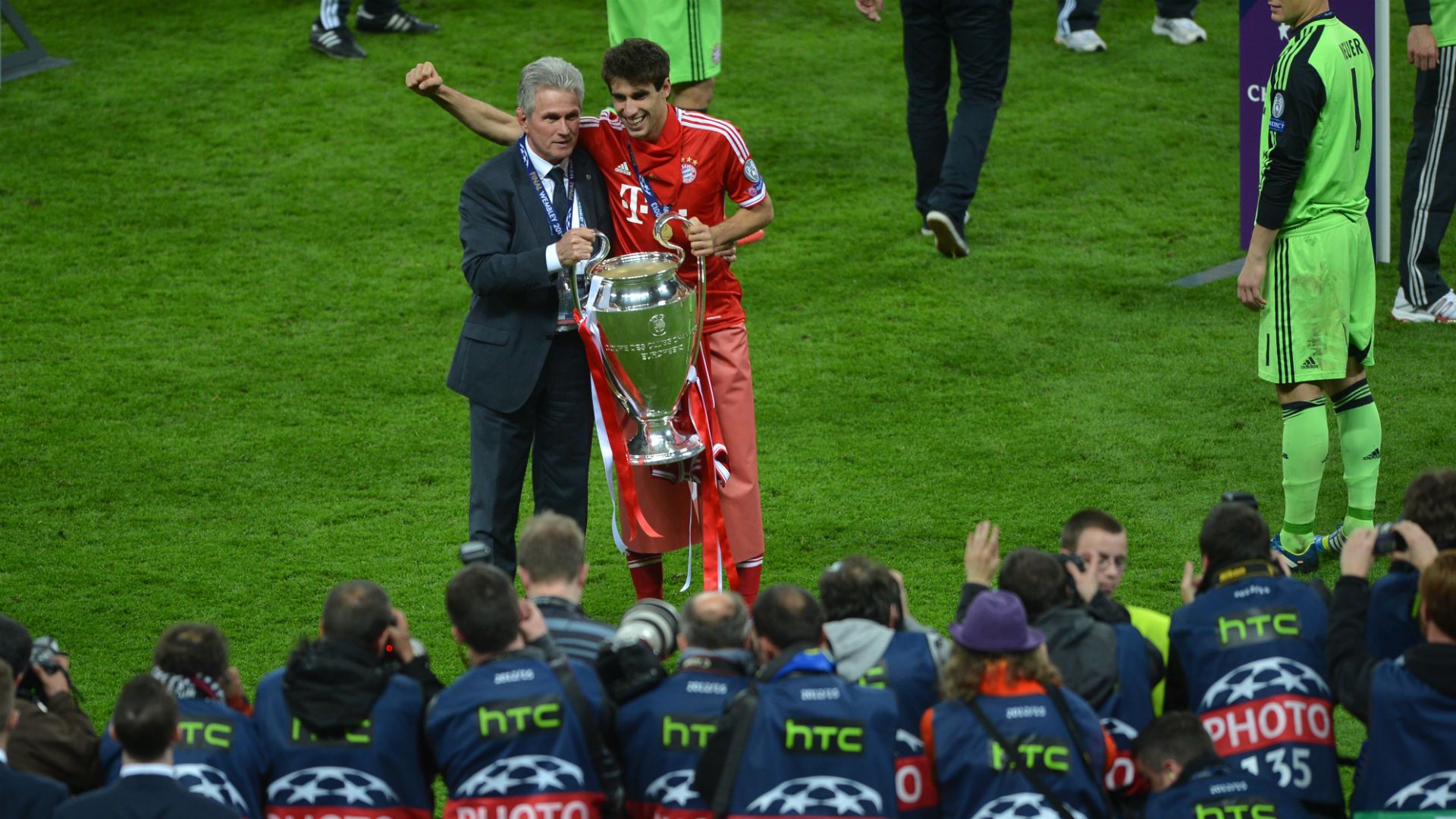 Javi Martinez Jupp Heynckes 2013 FC Bayern München