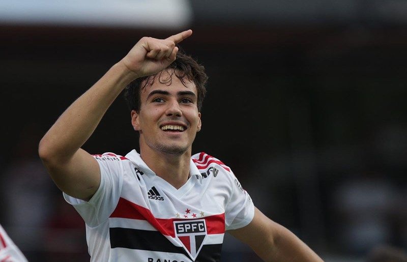 Igor Gomes comemora gol pelo São Paulo