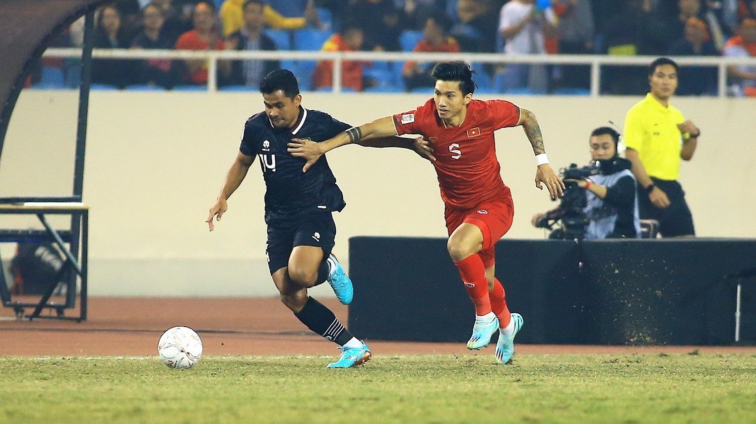Doan Van Hau Asnawi Mangkualam Vietnam Indonesia AFF Cup 2022 Semi-final 09012023