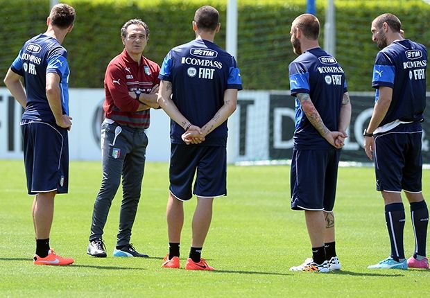 Prandelli tiene a rapporto gli azzurri