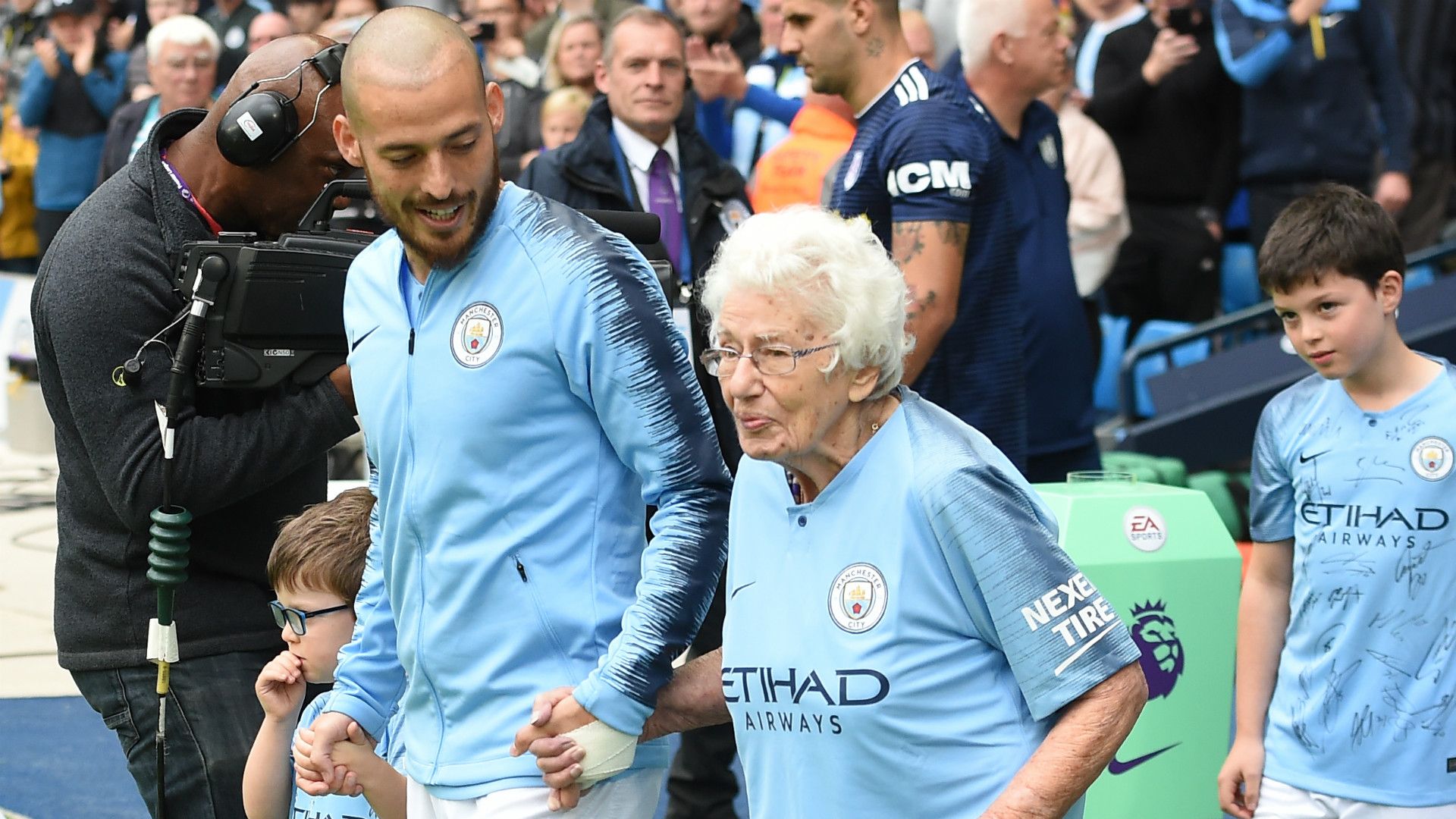 Manchester City David Silva and old fan