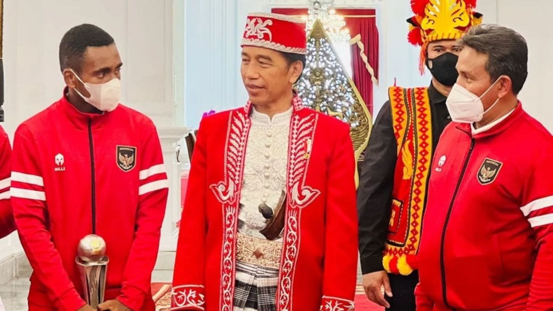 Bima Sakti & Iqbal Gwijangge - Timnas Indonesia U-16 & Presiden Indonesia Joko Widodo