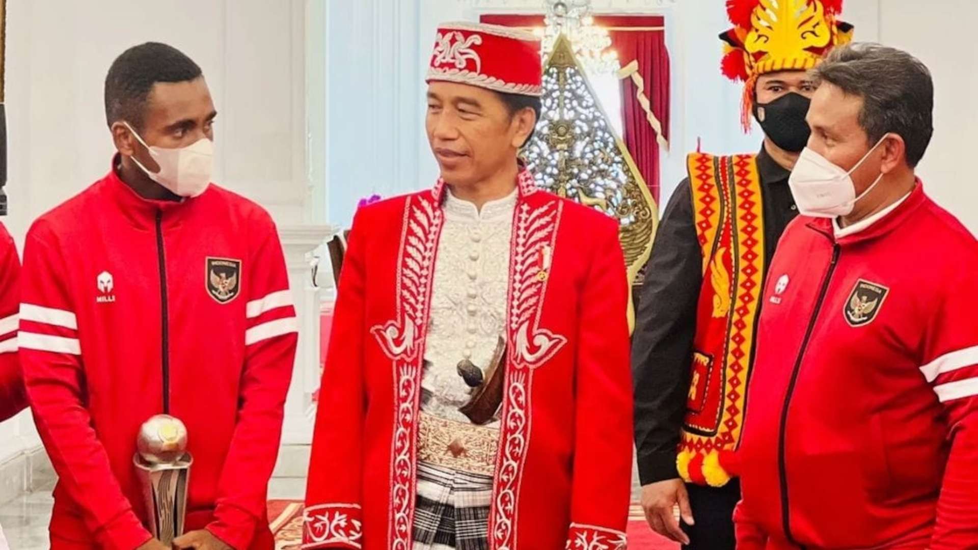 Bima Sakti & Iqbal Gwijangge - Timnas Indonesia U-16 & Presiden Indonesia Joko Widodo