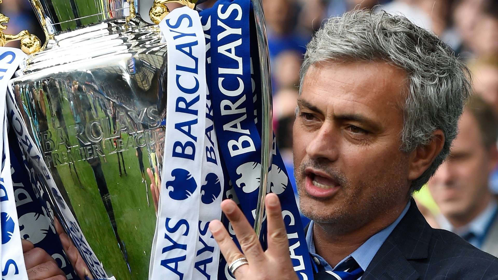 Jose Mourinho Chelsea Premier League trophy