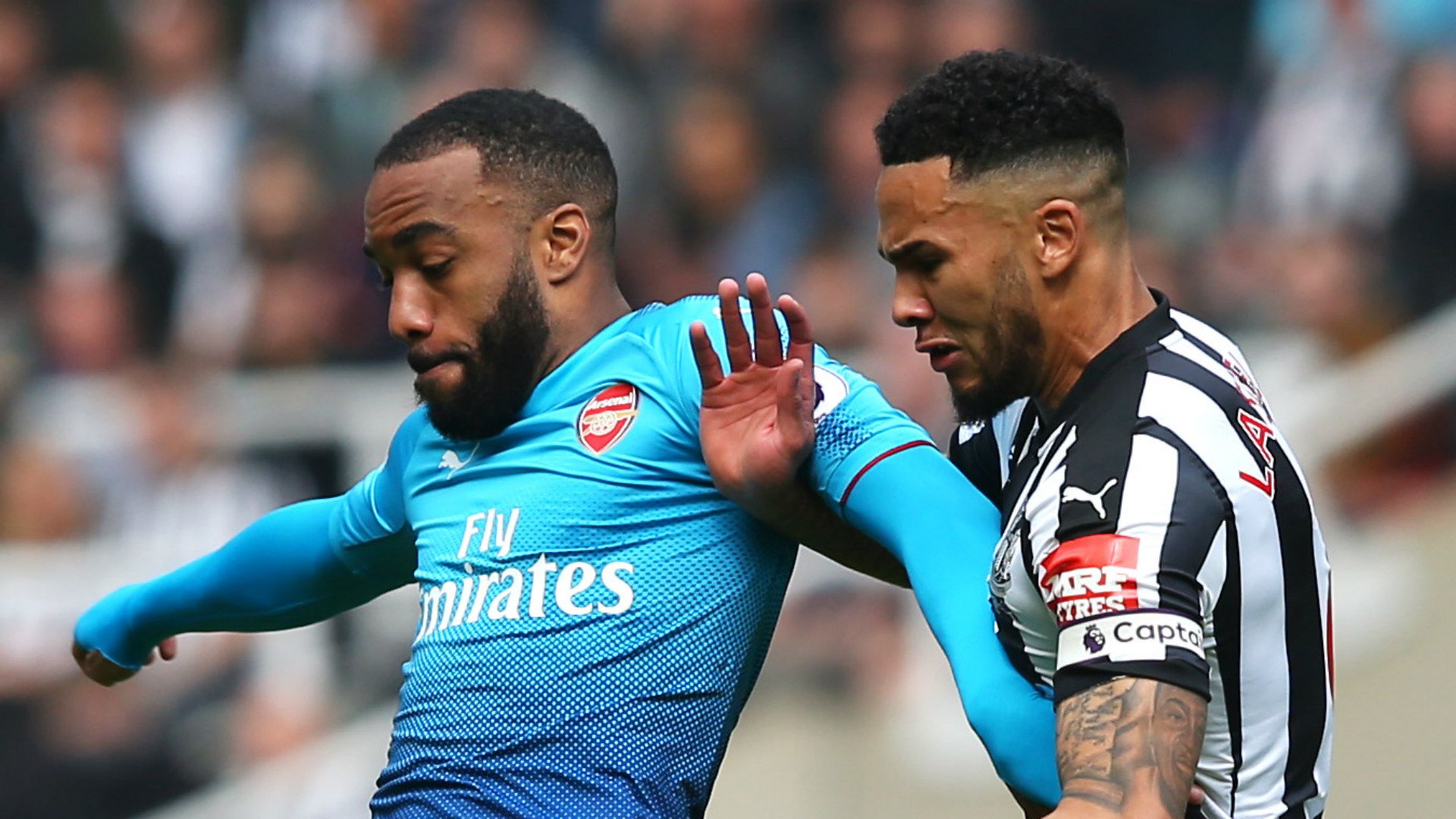 Alexandre Lacazette Jamaal Lascelles