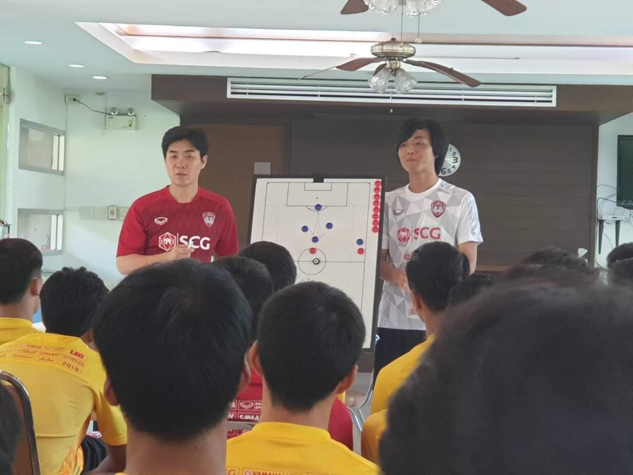 ยุน จอง ฮวาน เมืองทอง ยูไนเต็ด