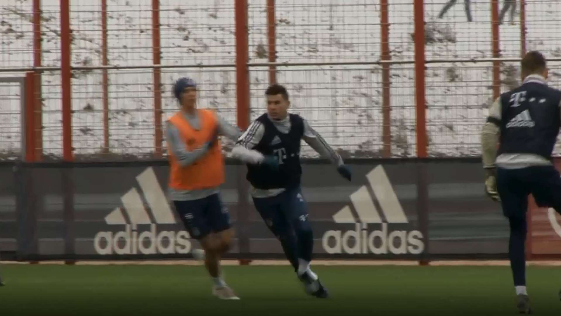 LUCAS HERNANDEZ BAYERN TRAINING