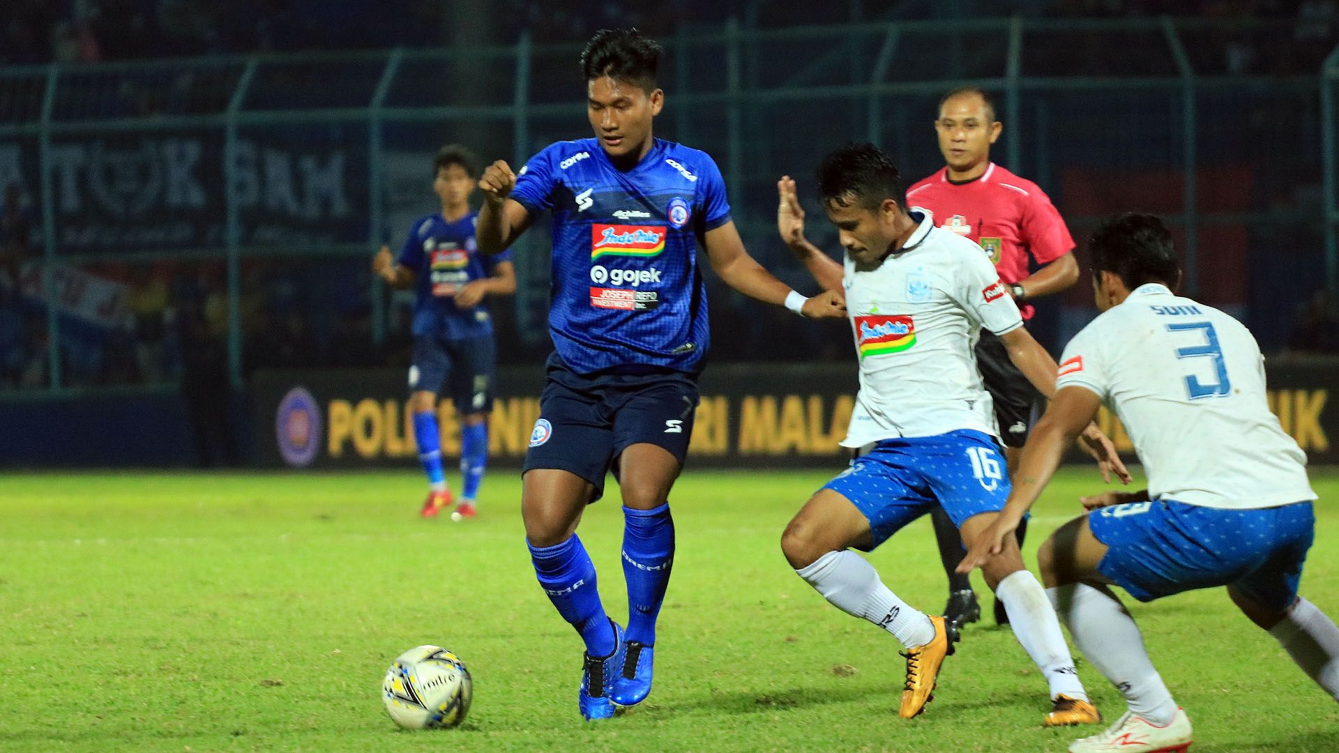 Ahmad Nur Hardianto - Arema FC & Finky Pasamba - PSIS Semarang