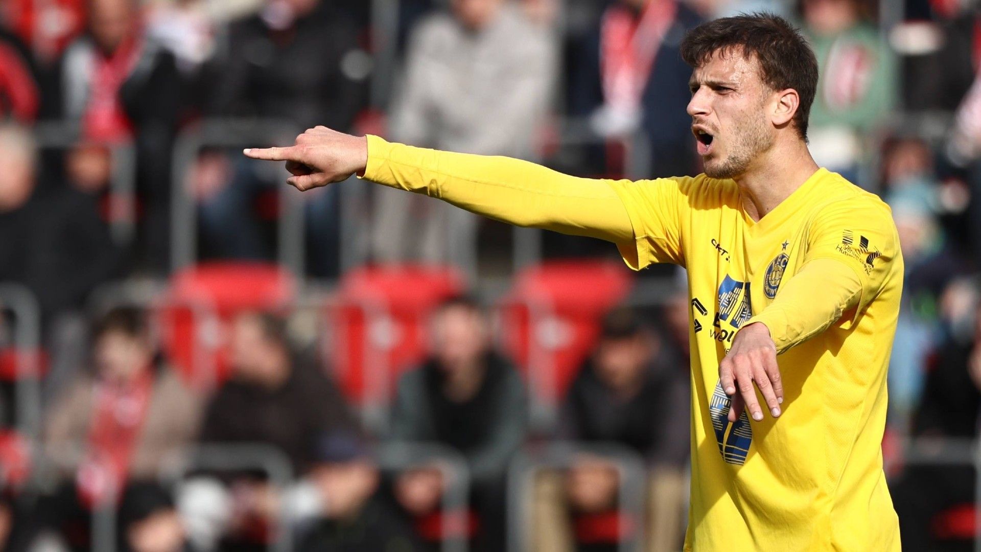 Laurin von Piechowski (Lok) gibt Anweisungen